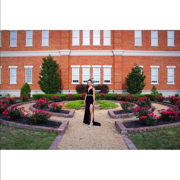 Black Prom Dress w/removable sequin belt Size 02 - Picture 2 of 5